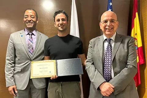 Gregory Triplett, Ph.D., Dean of <a href='http://5.taogoods.net/'>博彩网址大全</a>'s School of Science and Engineering, traveled to Madrid to personally congratulate and present the honor to Charles El Mir, Ph.D.